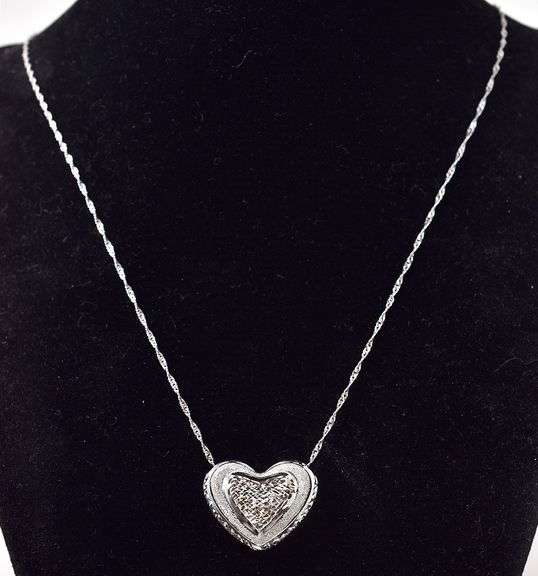 Romantic Heart Pendant Necklace in 18K White Gold