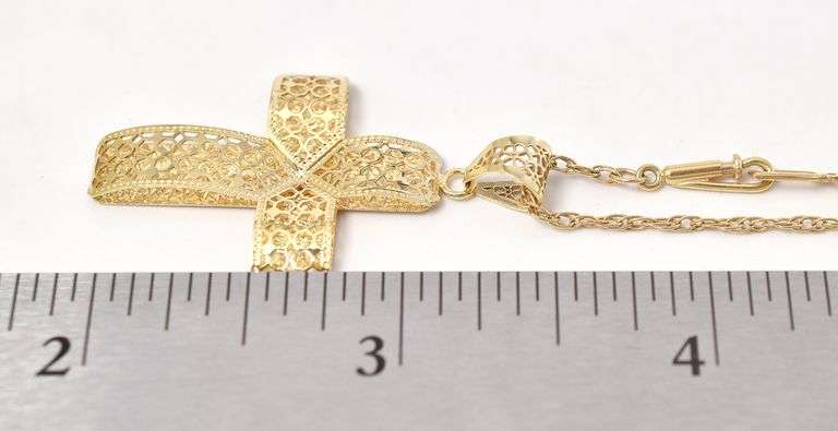 Stunning Cross Pendant Necklace in 14K Yellow Gold