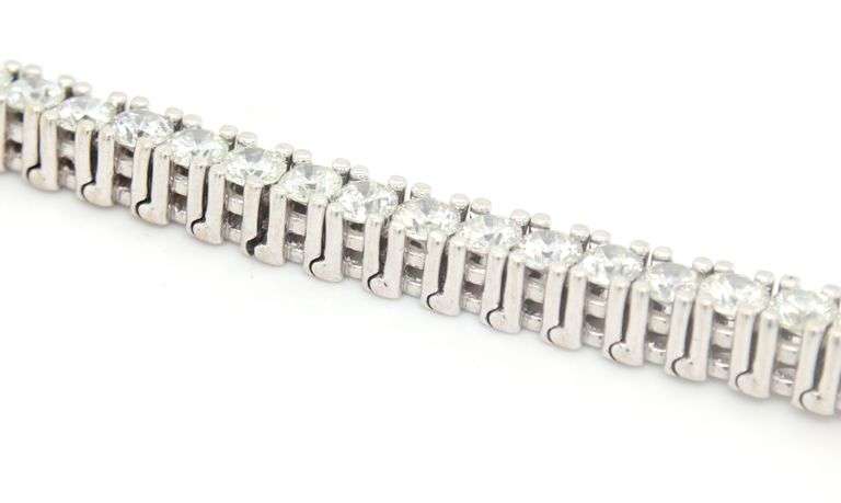 Elegant 14k White Gold Round Brilliant Cut Diamond Bracelet