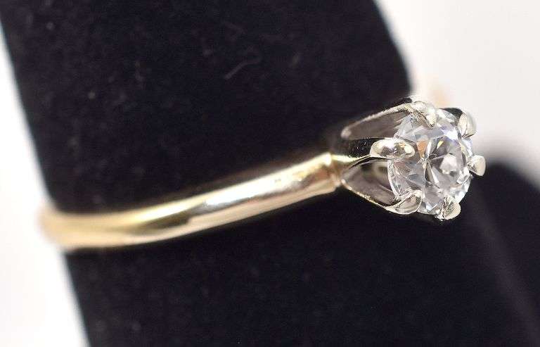 Sensational Approx. 0.30CTS Diamond Solitaire Ring in 14K Yellow Gold