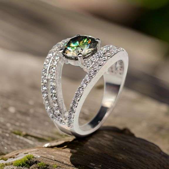 Dazzling 2.5 Ct VVs1 Golden Amber Green Lab Diamond Ring