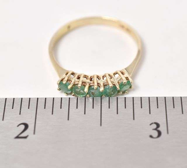 Elegant Emerald Ring in 14K Yellow Gold