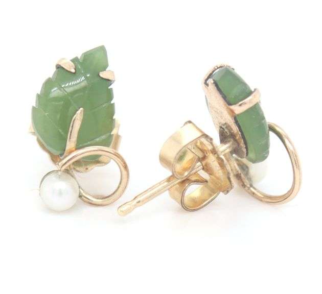 14kt Yellow gold green Jade and pearl leaf shaped earrings
