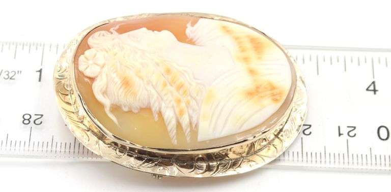 10kt Yellow gold Cameo brooch
