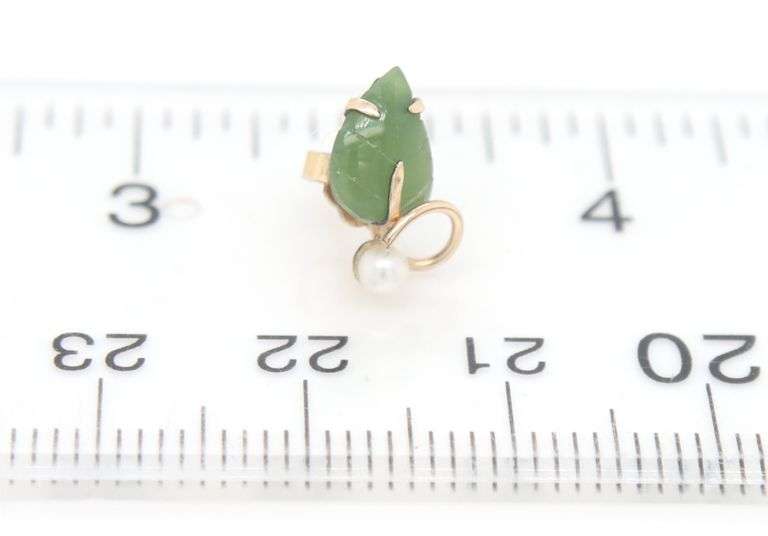 14kt Yellow gold green Jade and pearl leaf shaped earrings