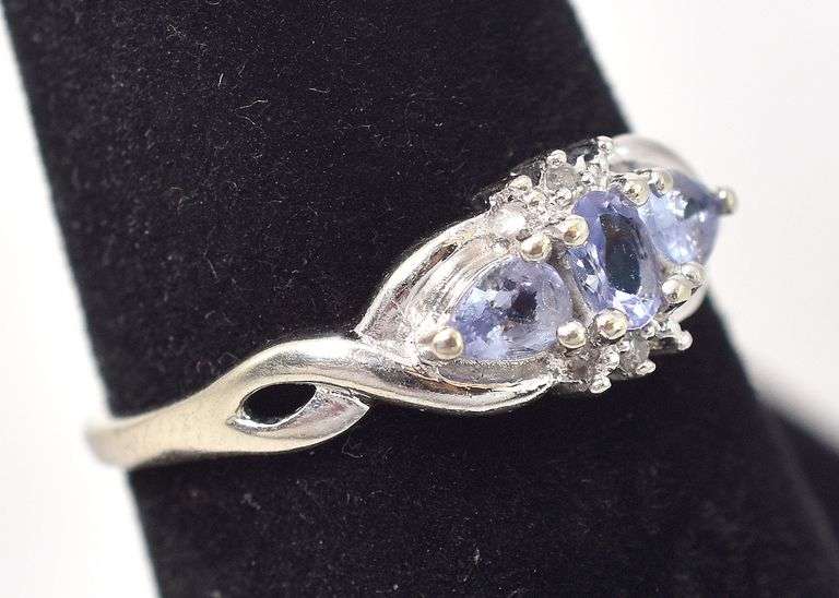Admirable 10K white Gold Iolite Gemstone and Diamond Ring