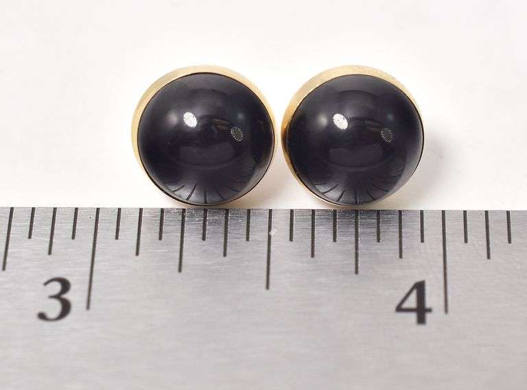 Elegant Onyx Stud Earrings in 14K yellow Gold