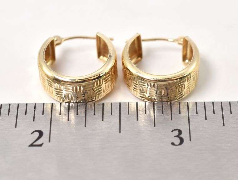 Precious Huggie Hoop Earrings in 14K Yellow Gold