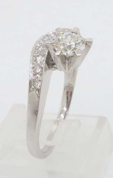 Vintage Diamond Ring in White Gold
