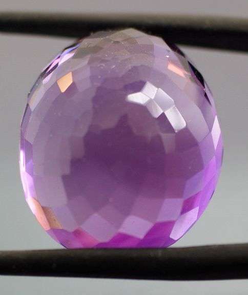 Halo flashing 24.64ct unheated Bolivian Amethyst