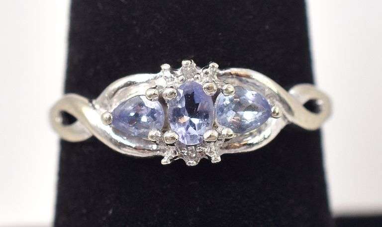 Admirable 10K white Gold Iolite Gemstone and Diamond Ring