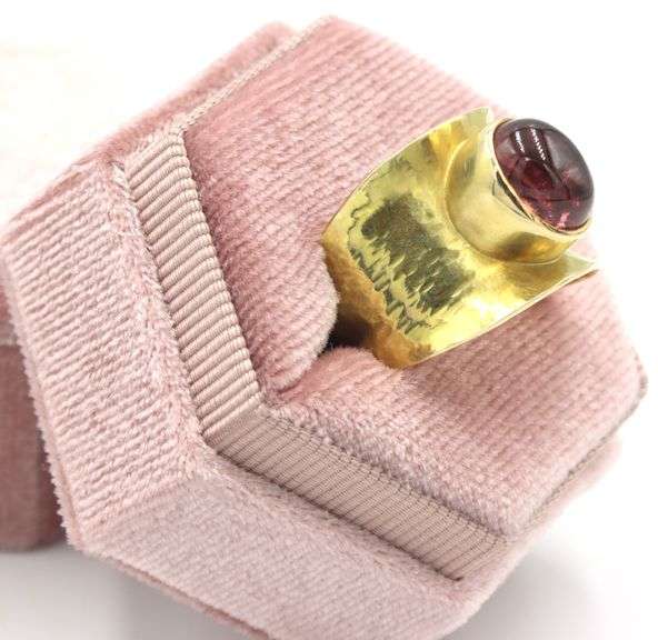 Fabulous 14K Yellow Gold Ring Featuring 5.07CTS Oval Shaped Cabochon-Cut Pink Tourmaline