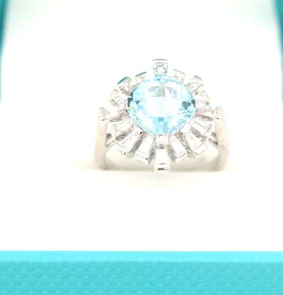 Vintage Very Rare 18k White Gold Aqua and Diamond Ring
