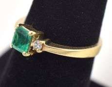 Elegant Genuine Emerald Ring in 18K Yellow Gold