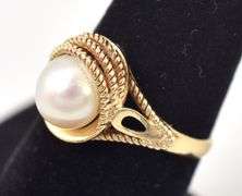Gorgeous Pearl Ring in 14K Yellow Gold