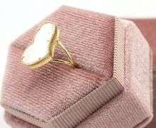 Lovely Heart Shaped 14K Yellow Gold Mother of Pearl Ring