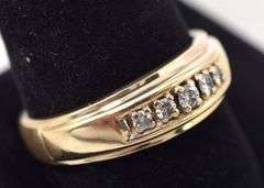Captivating Diamond Band Ring in 14K Yellow Gold