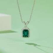 Beautiful 1.5 Ct VVs1 Lab Created Emerald Pendant