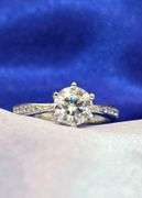 Dazzling 1 Ct VVs1 White D-E Simulated Lab Diamond Ring