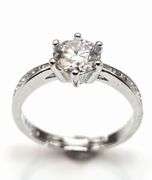 Dazzling 1 Ct VVs1 White D-E Simulated Lab Diamond Ring