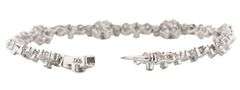 1.25ctw Diamond Flower Station Bracelet in 18K