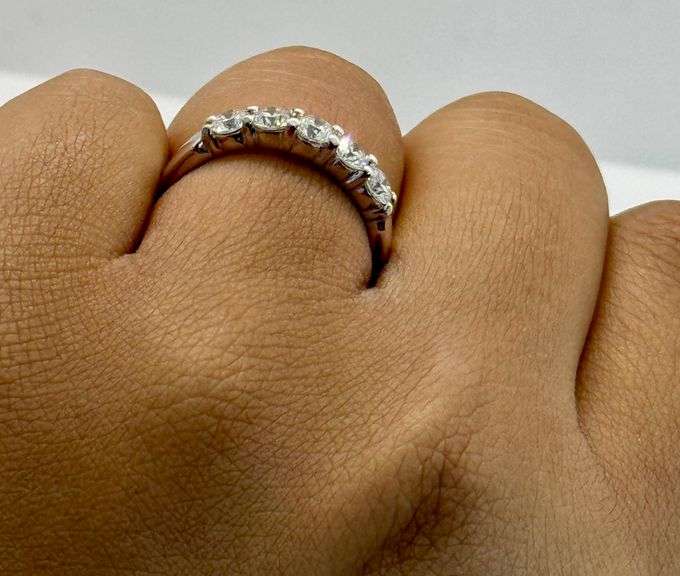 14K White Gold Round Brilliant Cut Diamond Wedding Band