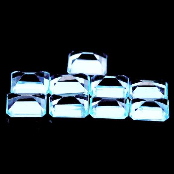 Simply brilliant 11.30ct sky blue Topaz set