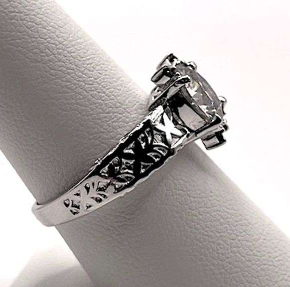 Stunning VVS1 White G-H 3.05 Ct Lab Simulated Diamond Ring