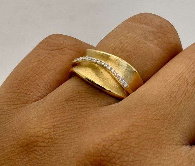 14K Yellow Gold Round Brilliant Cut Diamond Ring