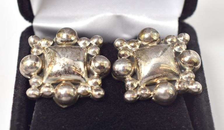 Stud Earrings in Sterling Silver