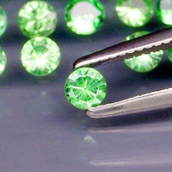 Brilliant! 2.85ct untreated apple green Tsavorite set