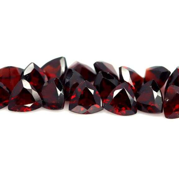 Stunning wine red 10.27ct trillion cut untreated Garnet set