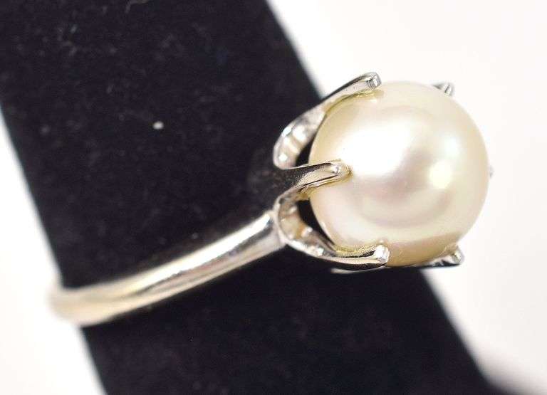 Comely 14K White Gold Pearl Ring