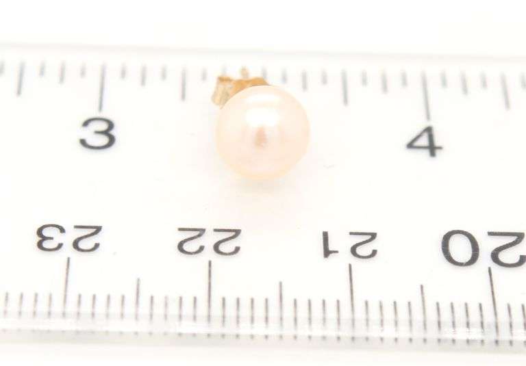 14kt Yellow gold freshwater pearl stud earrings