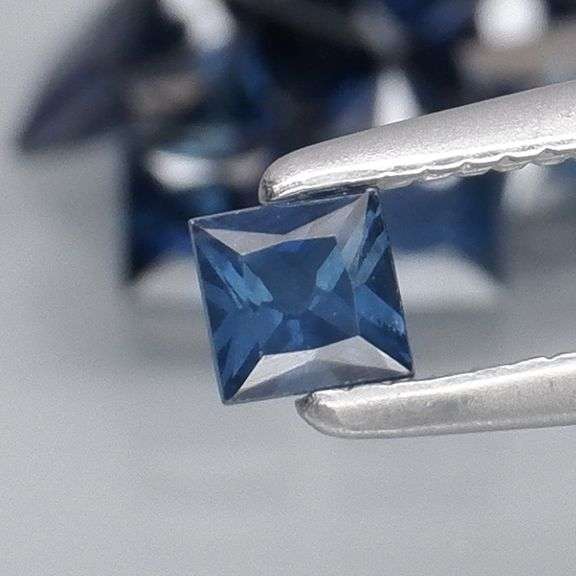 Premium luster 2.74ct dark blue Sapphire set