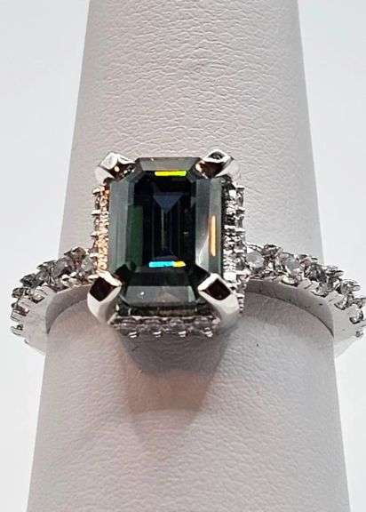 14 Kt White Gold 4.5 Ct VVs1 Emerald Green Fire Moissanite Ring