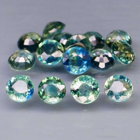 Stunning blue green 3.76ct round cut Sapphire set