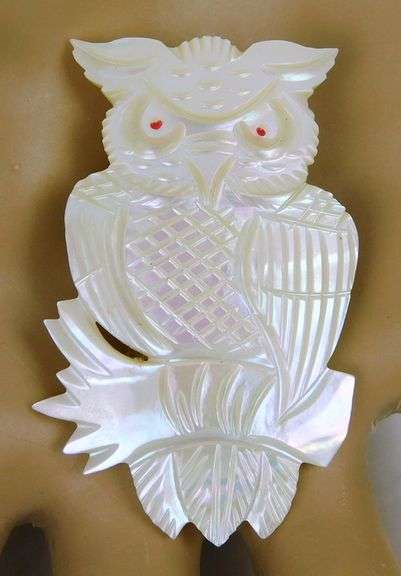 Vintage Large Mother of Pearl Owl Pin