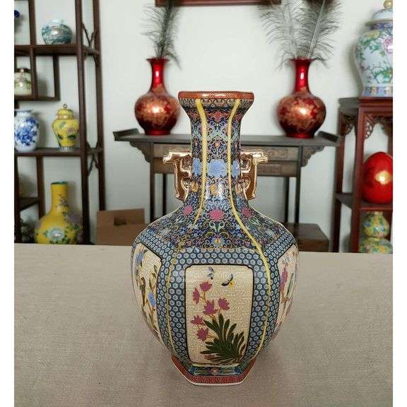 Luxury Hand-Painted Chinese Qing Vase