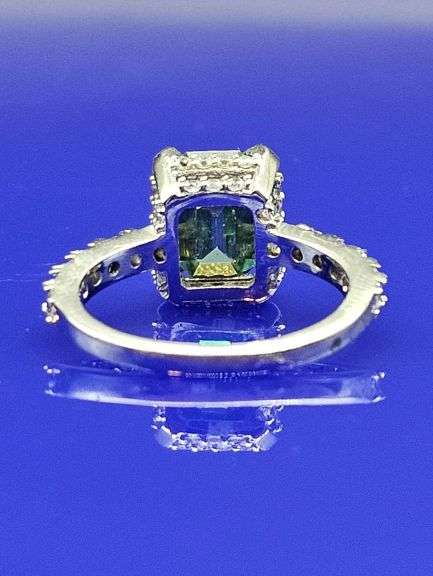 14 Kt White Gold 4.5 Ct VVs1 Emerald Green Fire Moissanite Ring