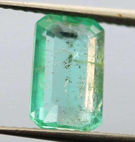 Beautiful green 1.72ct Colombian emerald
