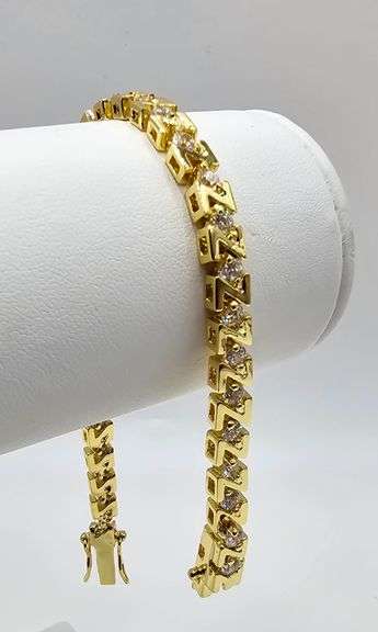 Sparkling 10.5 Ctw Lab Simulated Diamond 14 Kt Yellow Gold Plated Tennis Bracelet