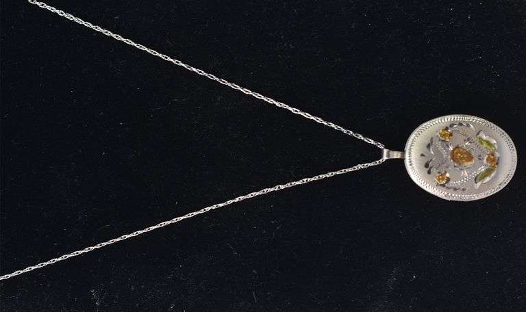 Flowery Locket Pendant Necklace in Sterling Silver