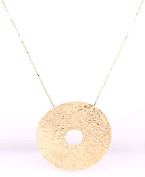 14kt Yellow gold Hammered finish round disc pendant on box chain