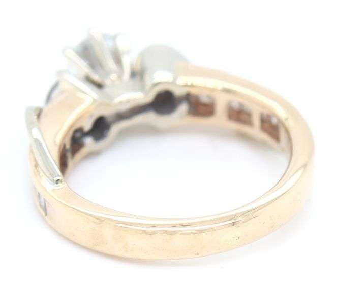 14kt Yellow gold 1ctw round brilliant cut in baguette diamond engagement ring