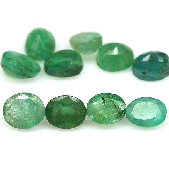 Bright emerald green 6.95ct 10pc emerald set