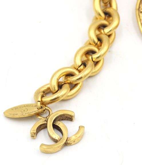 Chanel 31 Rue Cambon Paris CC medallion necklace