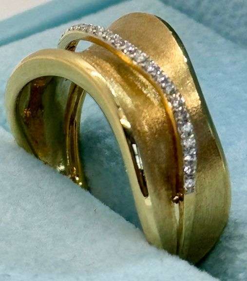 14K Yellow Gold Round Brilliant Cut Diamond Ring