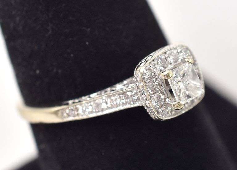 Gorgeous 14K White Gold Diamond Ring