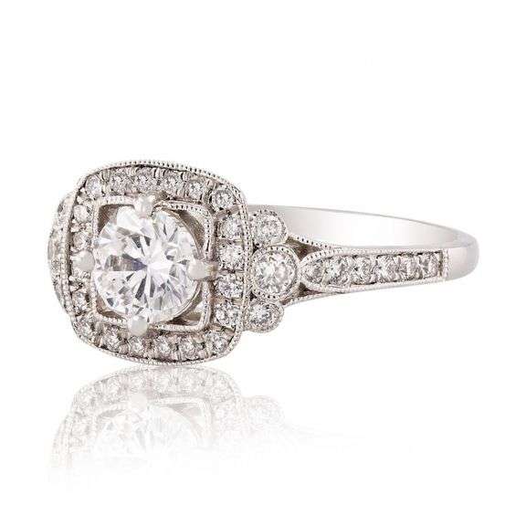 PLATINUM VS CLARITY DIAMOND RING 1.05 C.T.W.